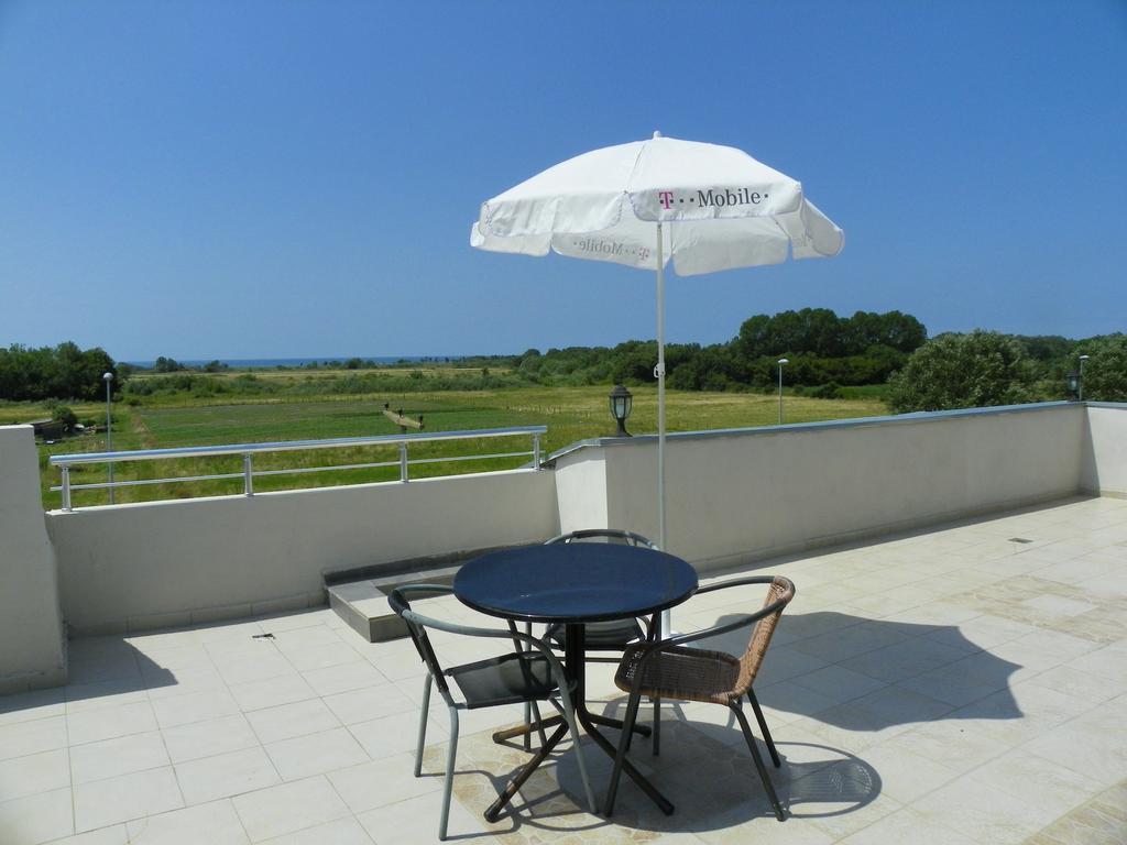 Etna Apartments Улцин Екстериор снимка